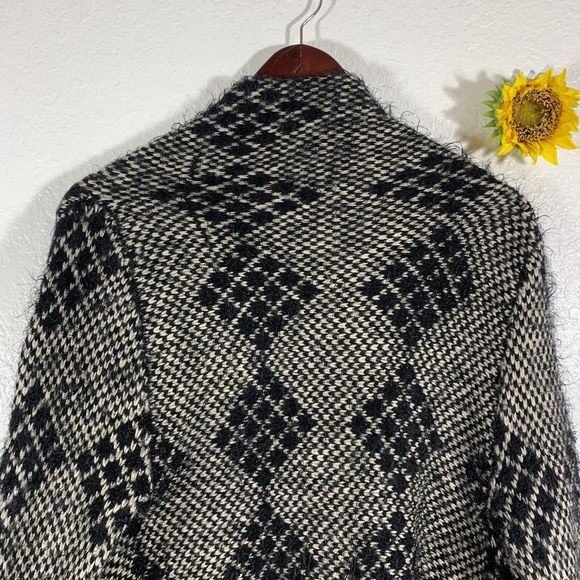 BCBGMAXAZARIA Soft Fuzzy Waterfall Ooen Sweater Pocket Cardigan Sz Small Women - Picture 11 of 12